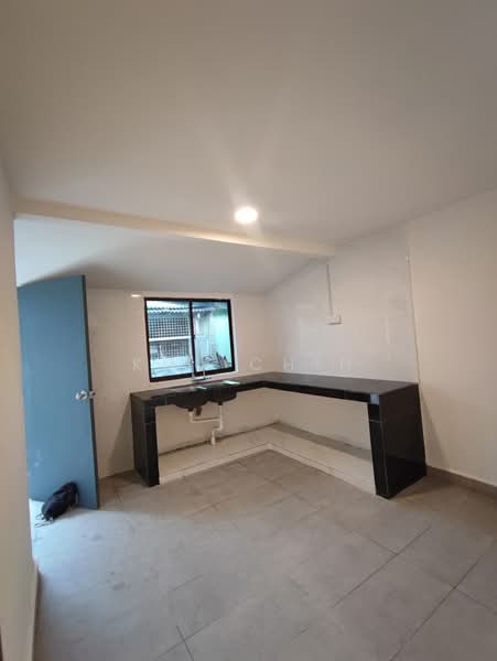 Rumah Teres 1 Tingkat untuk Dijual di Kampung Oren (Ulu Tiram) - Kuu Chin - Kitchen - PropertyGuru.com.my