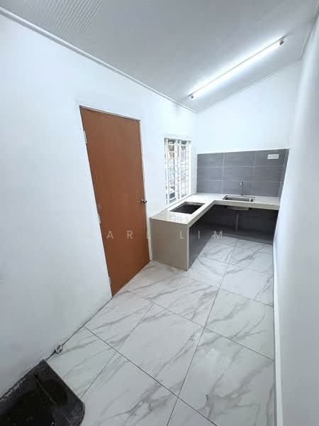 Rumah Teres 1 Tingkat untuk Dijual di Taman Johor Jaya (Johor Bahru) - Karl Lim - Kitchen - PropertyGuru.com.my