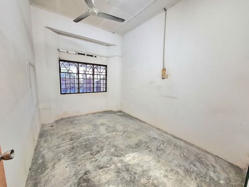 Rumah Teres 1 Tingkat untuk Dijual di Taman Telok (Telok Panglima Garang) - Wan Azlan Ahmad - PropertyGuru.com.my