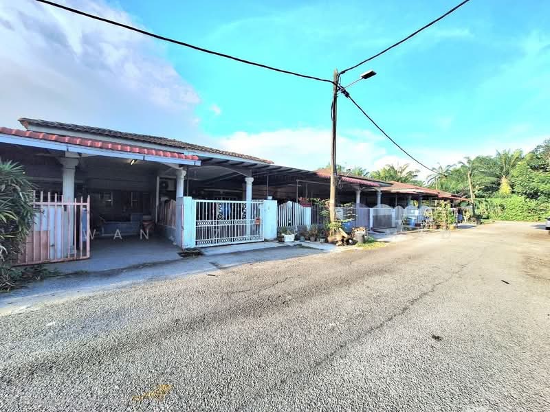 Rumah Teres 1 Tingkat untuk Dijual di Taman Telok (Telok Panglima Garang) - Wan Azlan Ahmad - PropertyGuru.com.my