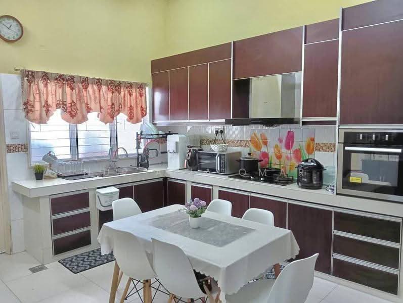 2-storey Terraced House for Sale in D'Kayangan (Shah Alam) - Nur Alia Omar - Kitchen - PropertyGuru.com.my