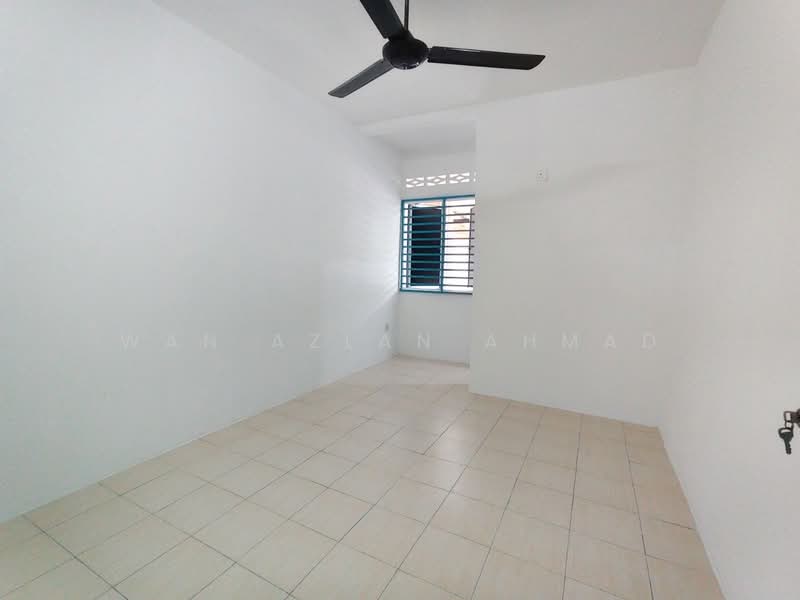 1-storey Terraced House for Sale in Banting (Selangor) - Wan Azlan Ahmad - PropertyGuru.com.my
