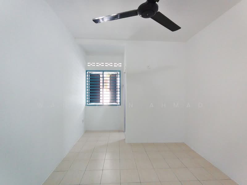 1-storey Terraced House for Sale in Banting (Selangor) - Wan Azlan Ahmad - PropertyGuru.com.my