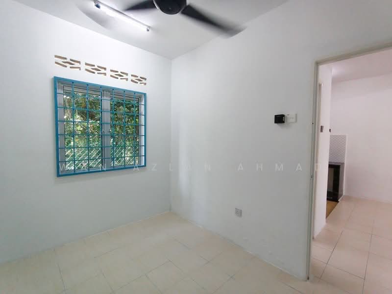 1-storey Terraced House for Sale in Banting (Selangor) - Wan Azlan Ahmad - PropertyGuru.com.my