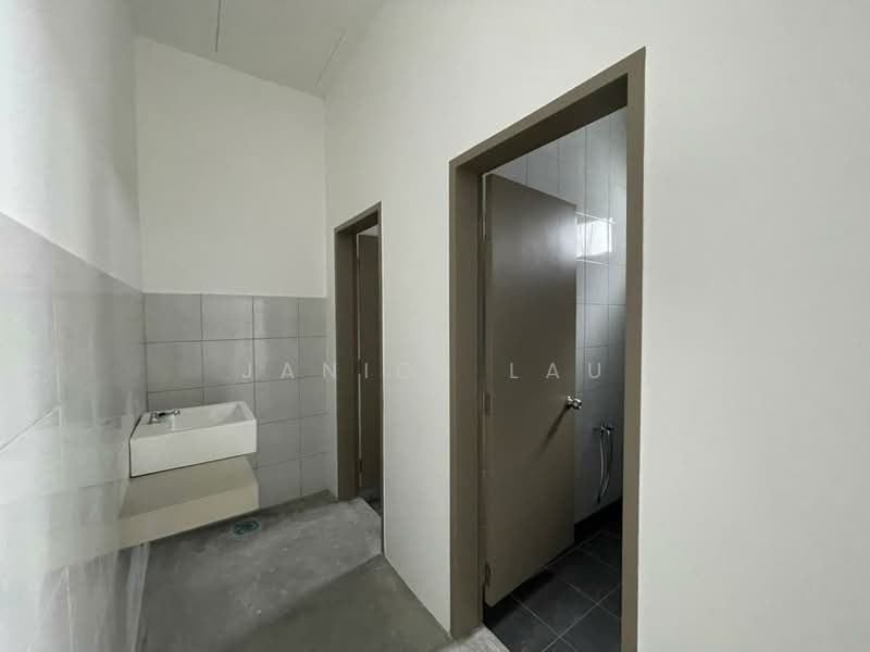 Kedai untuk Disewa di Taman Sutera (Kajang) - Janice Lau - Bathroom - PropertyGuru.com.my