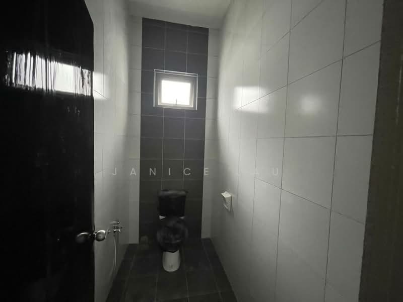 Kedai untuk Disewa di Taman Sutera (Kajang) - Janice Lau - Bathroom - PropertyGuru.com.my