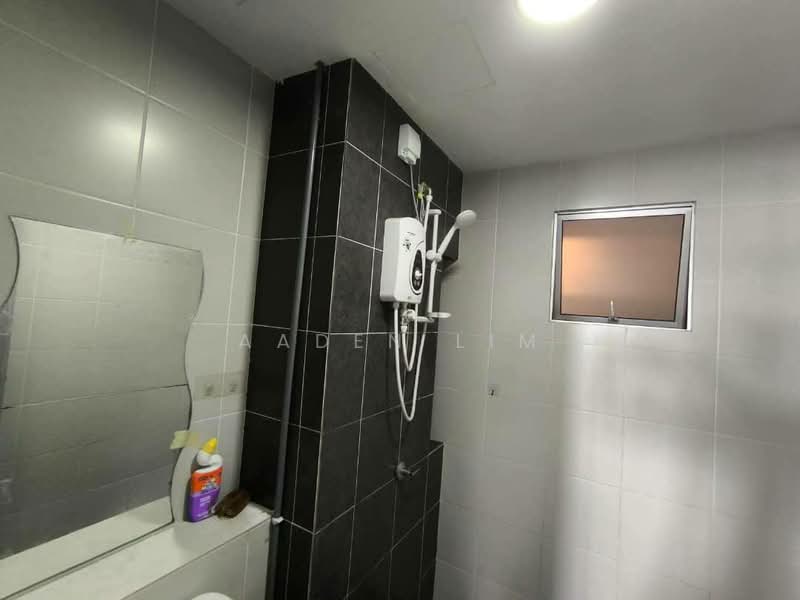 Pangsapuri untuk Disewa di D'Cerrum Apartment - Aaden Lim - Bathroom - PropertyGuru.com.my