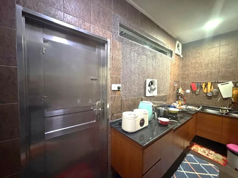 1.5-storey Terraced House for Sale in Taman Molek (Johor Bahru) - Karl Lim - Kitchen - PropertyGuru.com.my