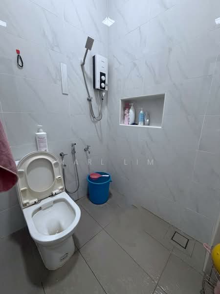 1.5-storey Terraced House for Sale in Taman Molek (Johor Bahru) - Karl Lim - Bathroom - PropertyGuru.com.my