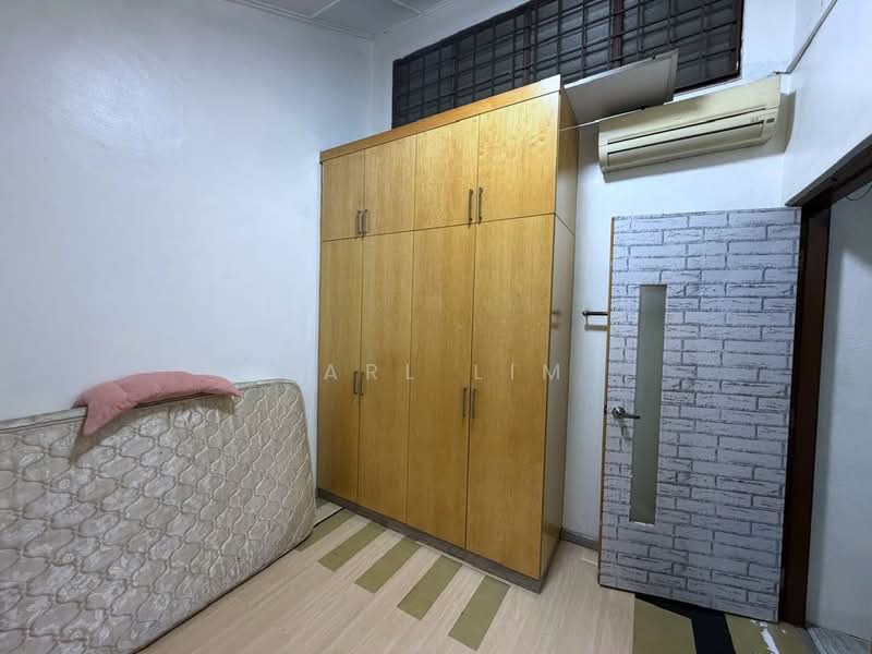 1.5-storey Terraced House for Sale in Taman Molek (Johor Bahru) - Karl Lim - Bedroom - PropertyGuru.com.my