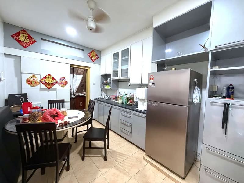 1.5-storey Terraced House for Sale in Taman Molek (Johor Bahru) - Karl Lim - Kitchen - PropertyGuru.com.my