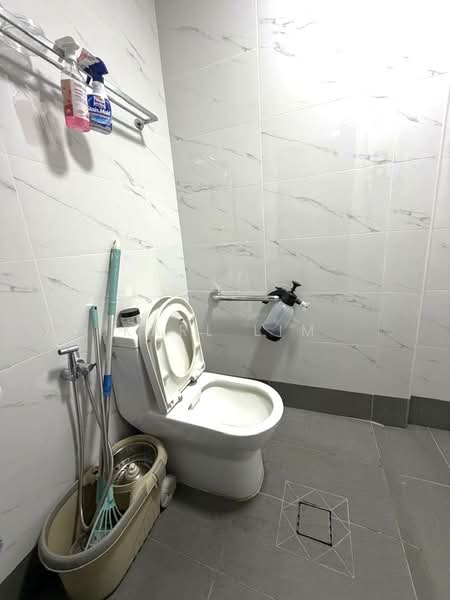 1.5-storey Terraced House for Sale in Taman Molek (Johor Bahru) - Karl Lim - Bathroom - PropertyGuru.com.my