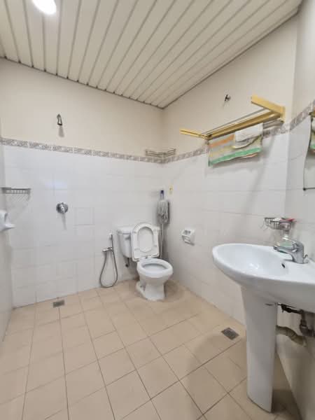Condominium for Rent at Sri Pangkor Condominium - Shuyi Lim - Bathroom - PropertyGuru.com.my