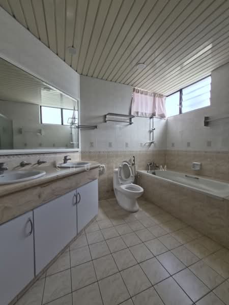 Condominium for Rent at Sri Pangkor Condominium - Shuyi Lim - Bathroom - PropertyGuru.com.my