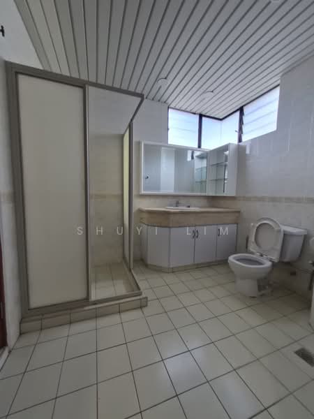 Condominium for Rent at Sri Pangkor Condominium - Shuyi Lim - Bathroom - PropertyGuru.com.my