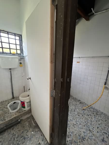 Shop / Office for Rent in Semenyih (Selangor) - TF Lee - Bathroom - PropertyGuru.com.my