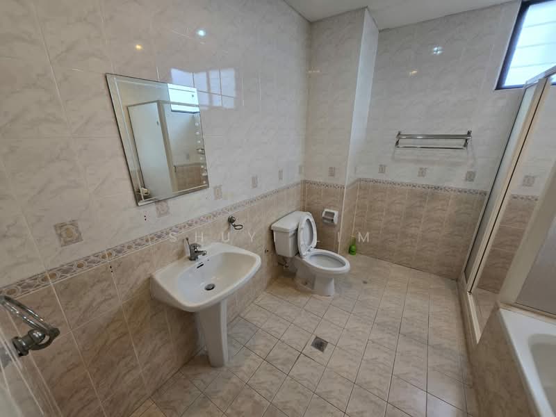 Condominium for Rent at Sri Pangkor Condominium - Shuyi Lim - Bathroom - PropertyGuru.com.my
