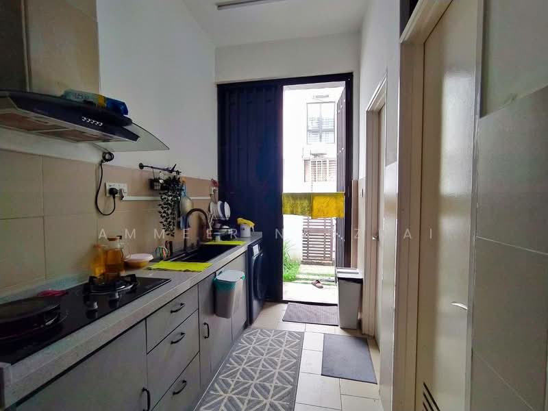 Rumah Teres 2-Tingkat untuk Dijual di U16, Elmina Gardens (Shah Alam) - Ammeer Nadzrai - Kitchen - PropertyGuru.com.my