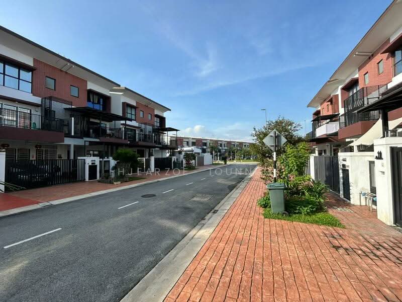 3-storey Terraced House for Sale in Puchong (Selangor) - Hero Tung - Exterior - PropertyGuru.com.my