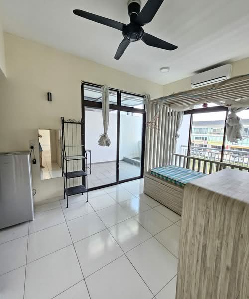 Servis Apartment untuk Disewa di Sky Gardens Residences - Yu Xuan - Balcony - PropertyGuru.com.my