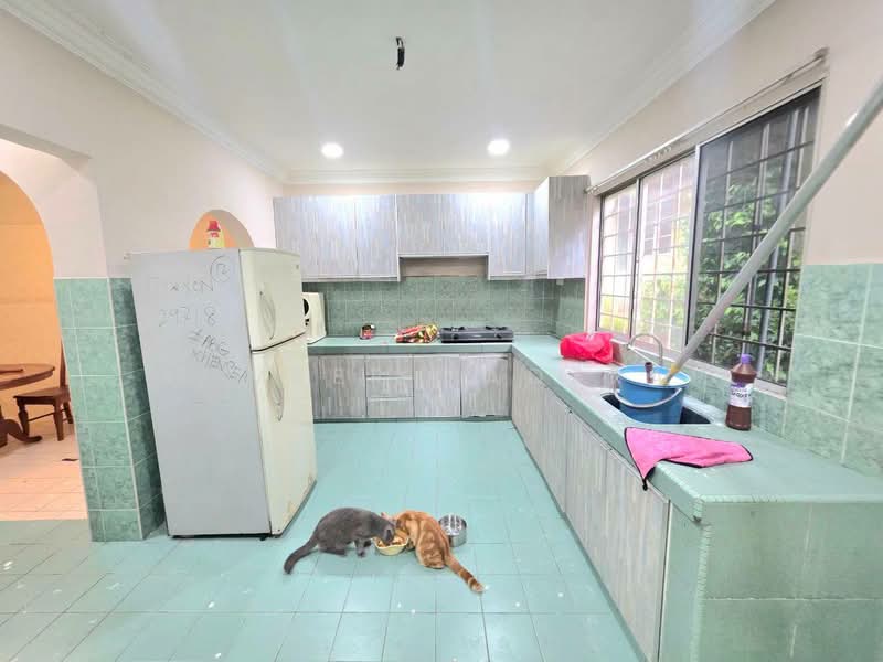 Rumah Teres 2-Tingkat untuk Dijual di Seksyen 13 (Shah Alam) - Ammeer Nadzrai - Kitchen - PropertyGuru.com.my