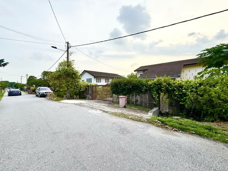 Bungalow for Sale in Kampung Tunku (Petaling Jaya) - Amzar Faiz - PropertyGuru.com.my