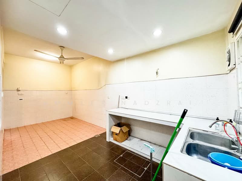 Rumah Teres 2-Tingkat untuk Dijual di Taman Putra Prima (Puchong) - Ammeer Nadzrai - Kitchen - PropertyGuru.com.my