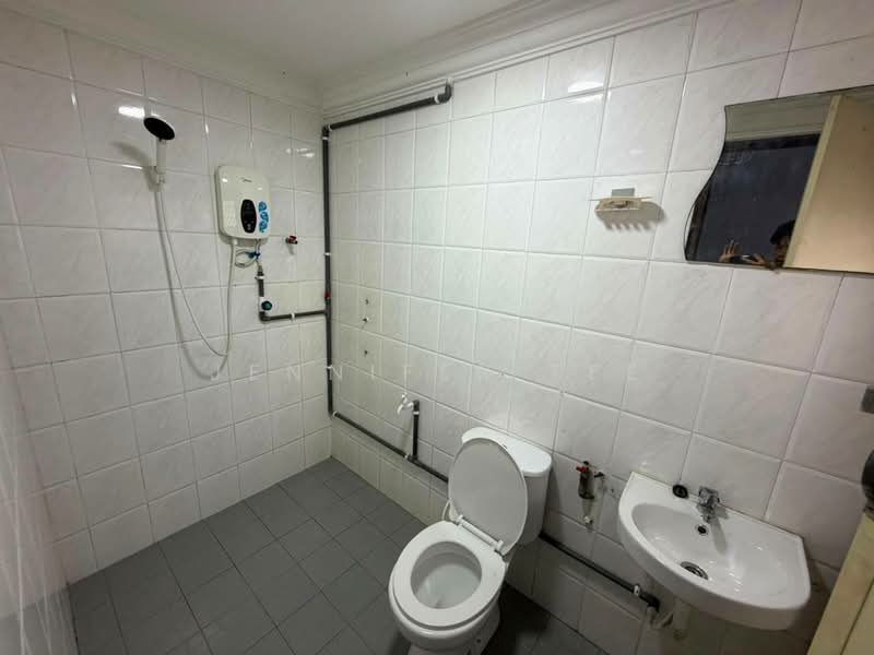 Rumah Teres 2-Tingkat untuk Disewa di Tebrau (Johor) - Jennifer Tee - Bathroom - PropertyGuru.com.my