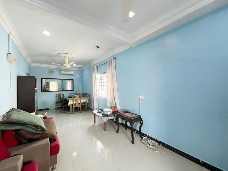 1-storey Terraced House for Sale in Taman Desa Kundang (Rawang) - Ashraff Daniel - Living Room - PropertyGuru.com.my