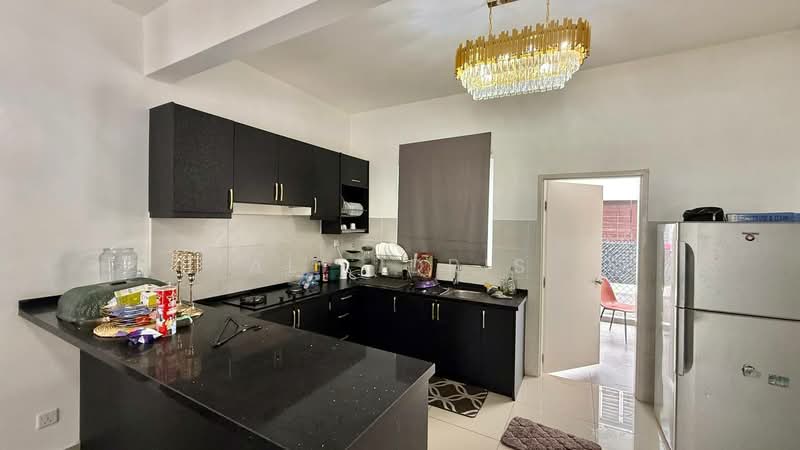 2-storey Terraced House for Sale in Bandar Rimbayu (Telok Panglima Garang) - Ali Idris - Kitchen - PropertyGuru.com.my