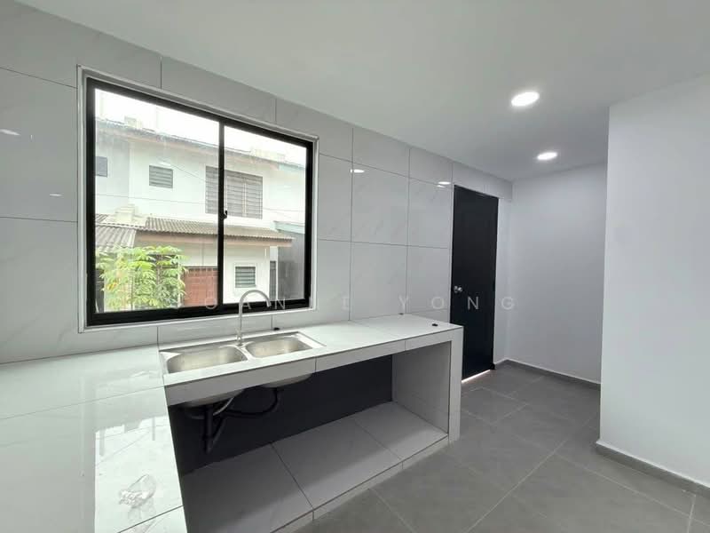 Rumah Teres 2-Tingkat untuk Dijual di Ulu Tiram (Johor) - Joanne Yong - Kitchen - PropertyGuru.com.my