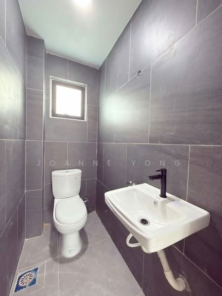 Rumah Teres 2-Tingkat untuk Dijual di Ulu Tiram (Johor) - Joanne Yong - Bathroom - PropertyGuru.com.my