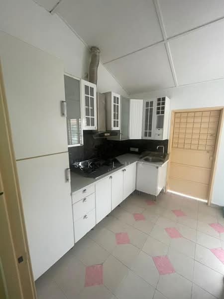1-storey Terraced House for Sale in Bandar Tasik Puteri (Rawang) - SK Luk - Kitchen - PropertyGuru.com.my