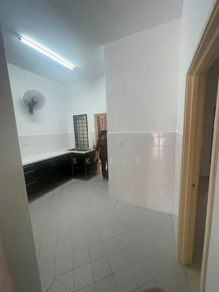 1-storey Terraced House for Sale in Bandar Tasik Puteri (Rawang) - SK Luk - Kitchen - PropertyGuru.com.my