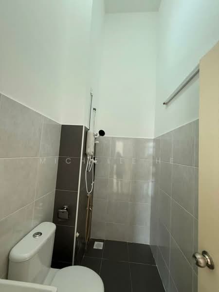 Rumah Teres 1 Tingkat untuk Disewa di Bandar Putra (Kulai) - Michelle He - Bathroom - PropertyGuru.com.my
