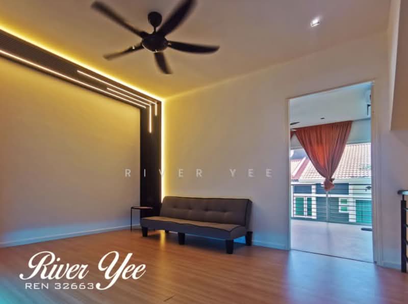 3-storey Terraced House for Sale in Tiara South (Semenyih) - River Yee - Living Room - PropertyGuru.com.my