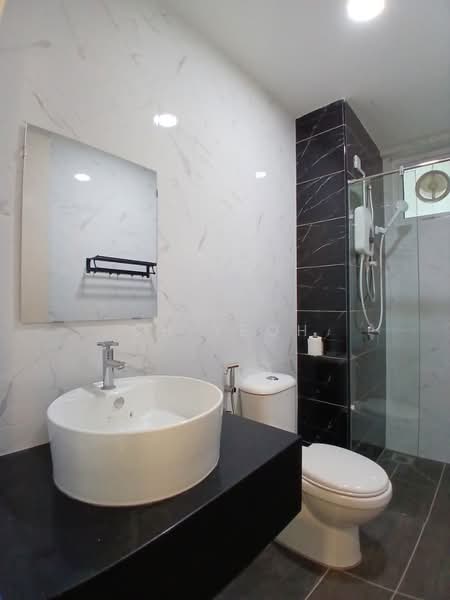Kondominium untuk Disewa di The Zen - CH Yeoh - Bathroom - PropertyGuru.com.my