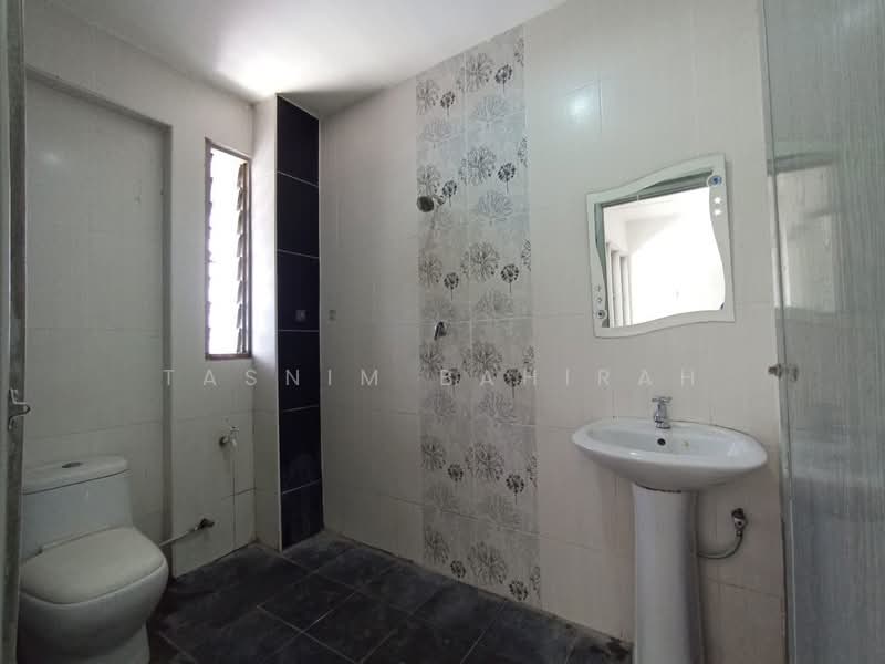 Rumah Teres 2 Tingkat untuk Dijual di Taman Mutiara (Bukit Mertajam) - Tasnim Bahirah - Bathroom - PropertyGuru.com.my