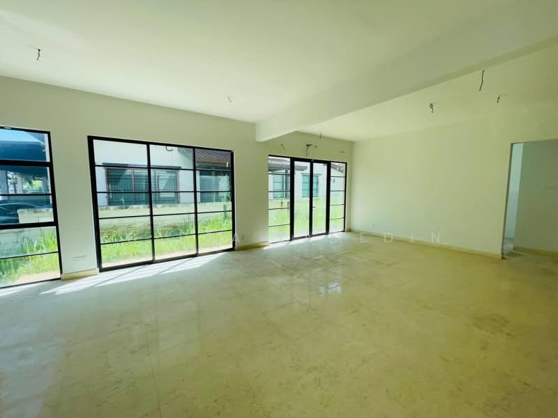 Bungalow for Sale in Bukit Jelutong (Shah Alam) - Adzura Zamedin - Living Room - PropertyGuru.com.my