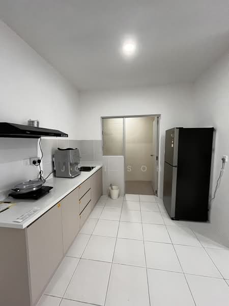 Kondominium untuk Disewa di Residensi Sateria - Jovi Soh - Kitchen - PropertyGuru.com.my