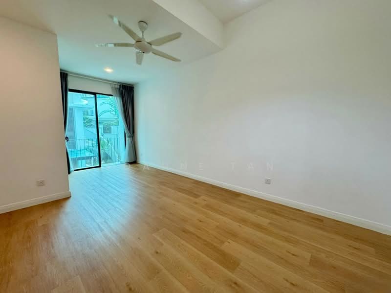 Rumah Teres untuk Dijual di Duta Villa (Setia Alam) - Joanne Tan - Balcony - PropertyGuru.com.my