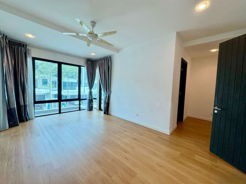 Rumah Teres untuk Dijual di Duta Villa (Setia Alam) - Joanne Tan - Living Room - PropertyGuru.com.my