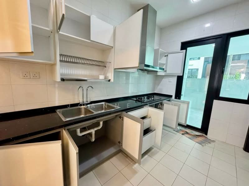 Rumah Teres untuk Dijual di Duta Villa (Setia Alam) - Joanne Tan - Kitchen - PropertyGuru.com.my