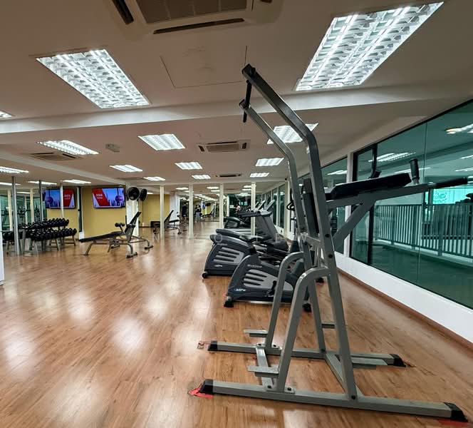 Servis Apartment untuk Disewa di Sky Peak Residences - Niko Lew - Gym - PropertyGuru.com.my