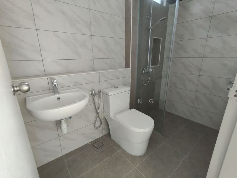 Rumah Berkembar untuk Dijual di Kluang (Johor) - Kim Seng - Bathroom - PropertyGuru.com.my