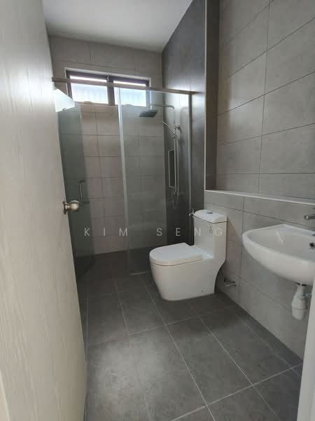 Rumah Berkembar untuk Dijual di Kluang (Johor) - Kim Seng - Bathroom - PropertyGuru.com.my