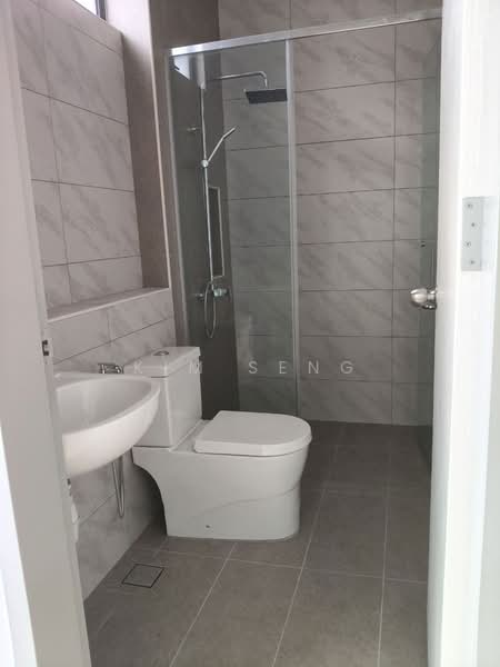 Rumah Berkembar untuk Dijual di Kluang (Johor) - Kim Seng - Bathroom - PropertyGuru.com.my