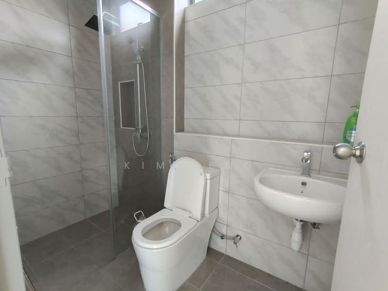 Rumah Berkembar untuk Dijual di Kluang (Johor) - Kim Seng - Bathroom - PropertyGuru.com.my