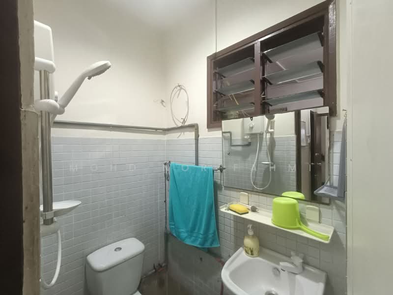 2-storey Terraced House for Sale in SS19 (Subang Jaya) - Mohd Nor Fahmi - Bathroom - PropertyGuru.com.my