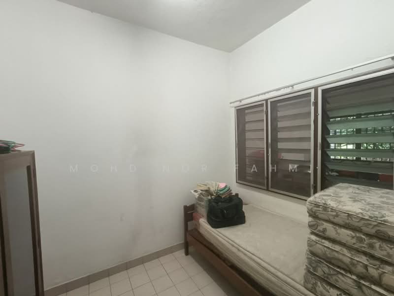 2-storey Terraced House for Sale in SS19 (Subang Jaya) - Mohd Nor Fahmi - Bedroom - PropertyGuru.com.my